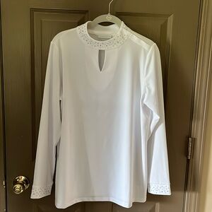 Beautiful white rhinestone collar liquid knot.